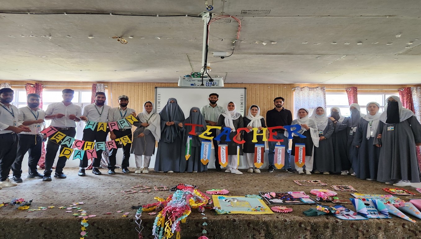 Students who participated in paper art decoration for Teacher's Day 2024