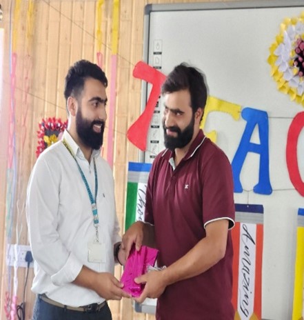 Teachers receiving token of appreciation on Teacher's Day 2024