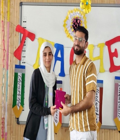 Teachers receiving token of appreciation on Teacher's Day 2024