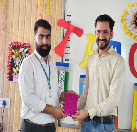 Teachers receiving token of appreciation on Teacher's Day 2024